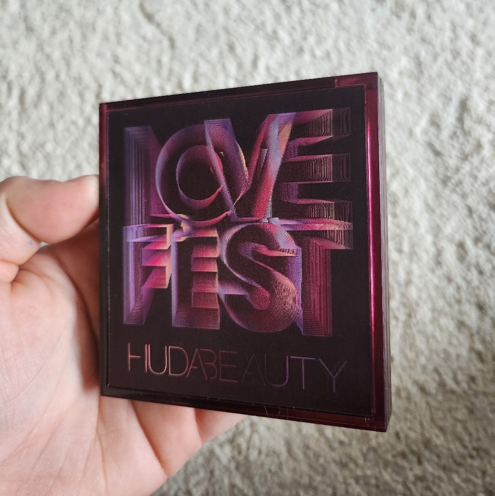 Huda Beauty Lovefest Palette